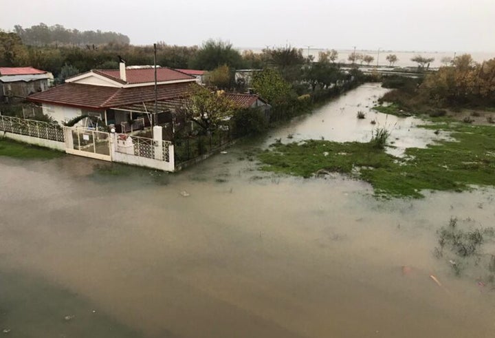 Μεγαλες πλημμυρες προκληθηκαν απο την κακοκαιρια στον Νομο Αιτωλοακαρνανιας (Μεσολογγι, Αστακος, Αγρινιο και πολλες αλλες πολεις ακομη υπεστησαν αρκετες ζημιες τοσο στο οδικο δικτυο οσο και σε κατοικιες(φωτο απο μεσολογγι) //EUROKINISSI--ΣΥΝΕΡΓΑΤΗΣ