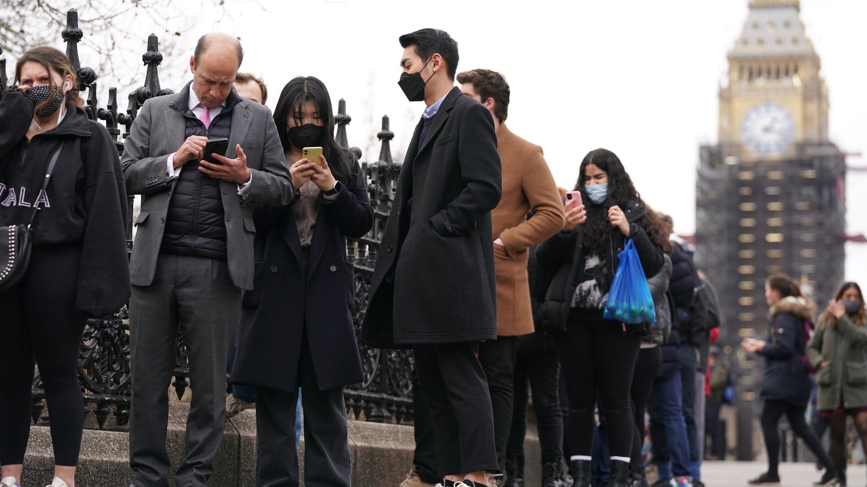 Photo of Omicron Is Causing 200,000 New Infections In The UK A Day, Health Experts Estimate