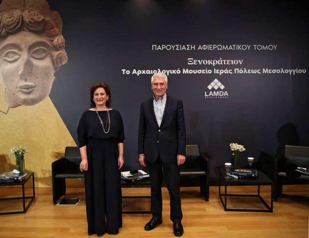 Η συγγραφέας του τόμου κ. Ολυμπία Βικάτου και ο κ. Βαγγέλης Χρόνης, αντιπρόεδρος Διοικητικού Συμβουλίου...