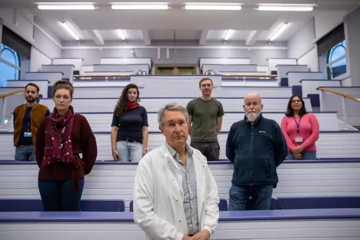 El equipo que ha desarrollado esta vacuna de aire comprimido.