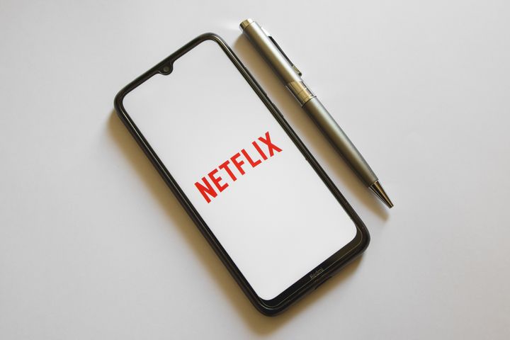 Logo de Netflix en un móvil.