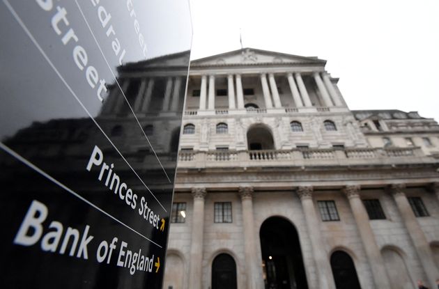 BoE: Η πρώτη μεγάλη κεντρική τράπεζα που αυξάνει τα επιτόκια εν μέσω