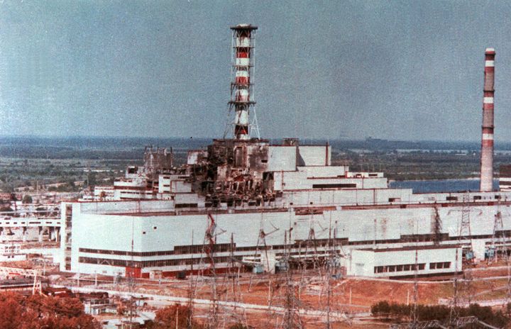 Εικόνα από αέρος του πυρηνικού αντιδραστήρα στο Τσέρνομπιλ μετά την έκρηξη και πυρκαγιά το 1986. 