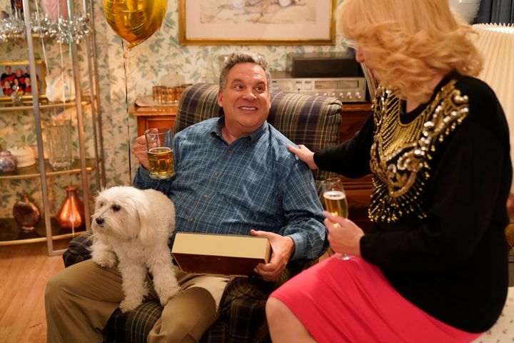 Jeff Garlin as Murray Goldberg sitting in his treasured armchair while talking to Wendi McLendon-Covey, who plays his wife, Beverly.