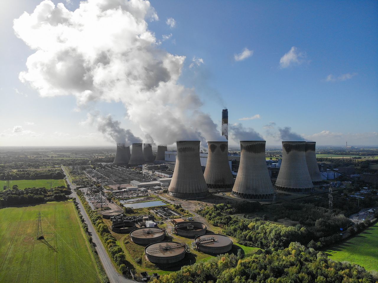 Aerial view of Drax Power Station, the third-most polluting power station in Europe, located close to Selby, North Yorkshire, England.