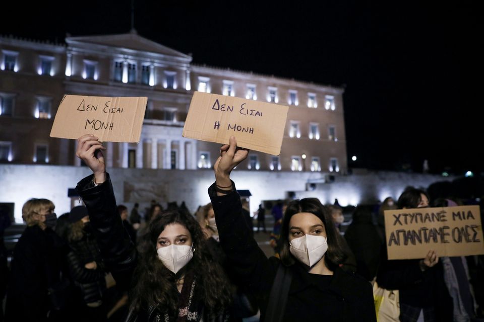 Συγκέντρωση για τις γυναικοκτονίες μπροστά στη