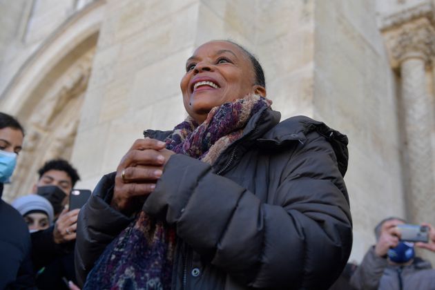 Christiane Taubira s'exprimant devant la presse à Saint-Denis samedi 18