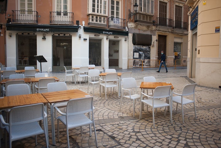 Una terraza vacía en Málaga.