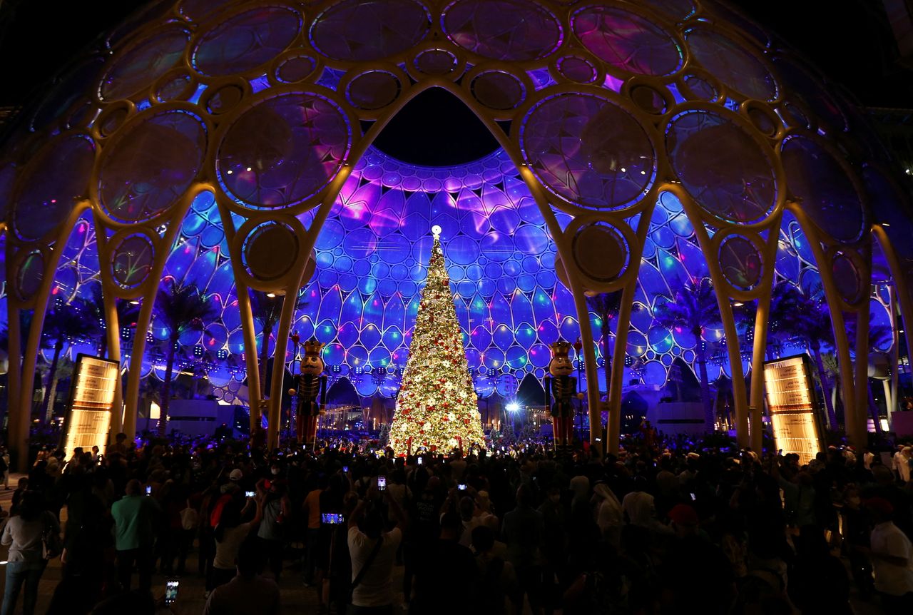 Τα κινητά πήραν φωτιά στην τελετή φωτισμού του Χριστουγεννιάτικου δένδρου στο Ντουμπάι. 