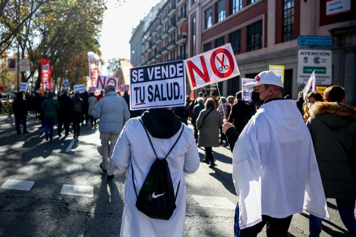 Manifestación en defensa de la Atención Primaria, el 12 de diciembre de 2021, en Madrid.