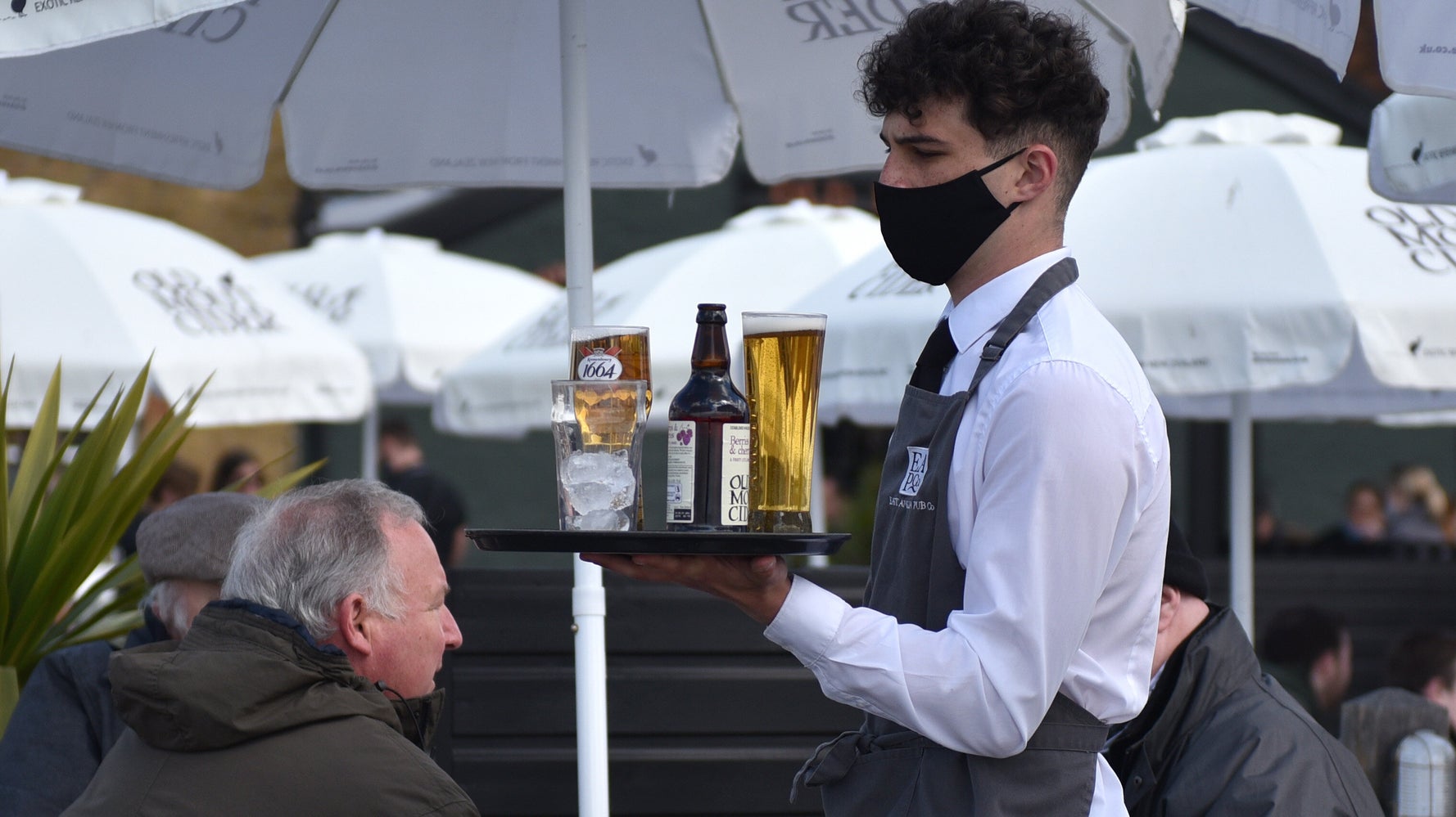 Table Service-Only And Social Distancing Returns For Scottish Pubs - Vimarsana News