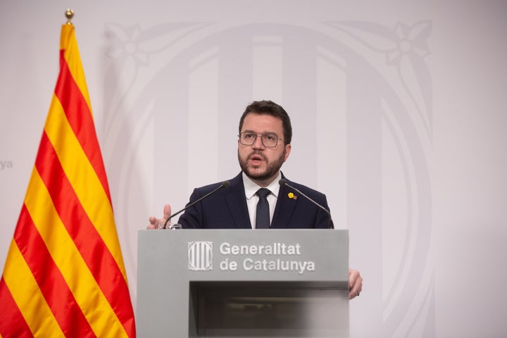 El president de la Generalitat de Cataluña, Pere Aragonès, en la rueda de prensa en la que anunció las nuevas restricciones como el cierre del ocio nocturno y el toque de queda.