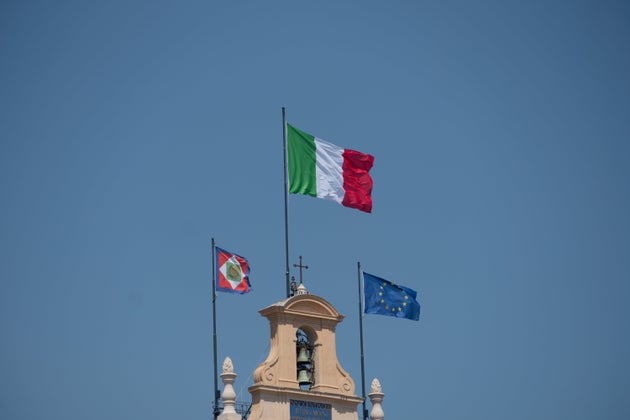 Toto Quirinale tra i virologi: Crisanti rimpiange Cossiga, Clementi tifa Moratti, voto “segreto” di Galli e Bassetti Toto Quirinale tra i virologi: Crisanti rimpiange Cossiga, Clementi tifa Moratti, voto “segreto” di Galli e Bassetti