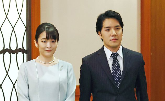 結婚後、記者会見に臨むと小室眞子さんと圭さん