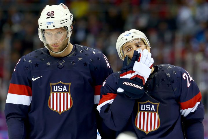 David Backes y Ryan Callahan del equipo de hockey de Estados Unidos en los Juegos Olímpicos de Sochi en 2014, la última vez que la NHL participó en los Juegos. 