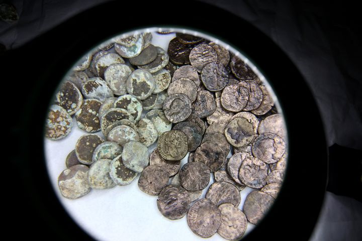 Ασημένια και χάλκινα ρωμαϊκά νομίσματα από τα μέσα του τρίτου αιώνα μ.Χ. που ανακτήθηκαν από τα ναυάγια στα ανοιχτά της Καισάρειας,