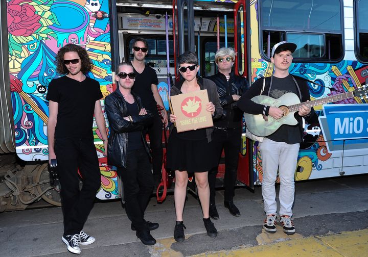カルキン（左から二番目）は、2013年頃からThe Pizza Undergroundというコメディバンドを結成（2014年6月19日撮影）