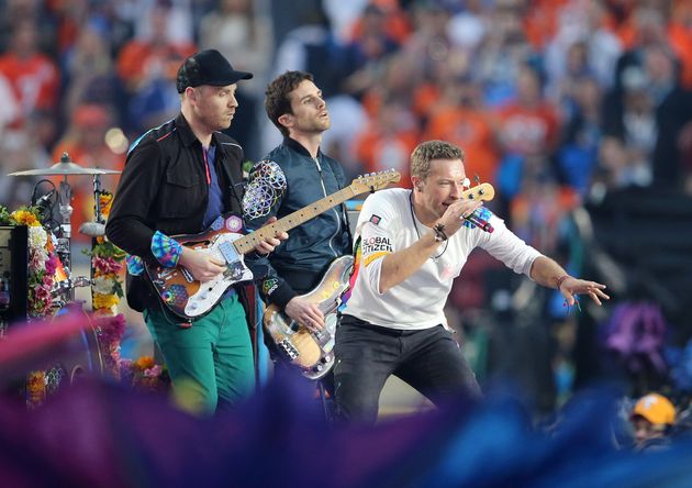 Coldplay en concert lors de la finale du Super Bowl le 7 février 2016 à Santa Clara en...