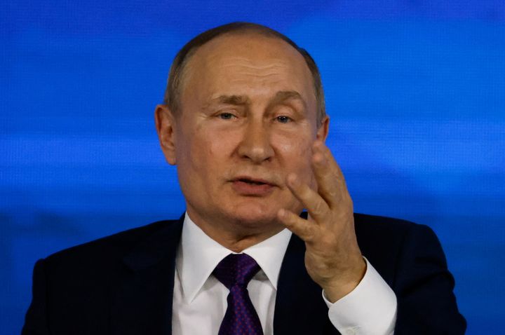 Ο Ρώσος πρόεδρος Βλαντιμίρ Πούτιν παρεθέτει την ετήσια συνέντευξη Τύπου στο τέλος του έτους στη Μόσχα, Ρωσία, 23 Δεκεμβρίου 2021. REUTERS/Evgenia Novozhenina