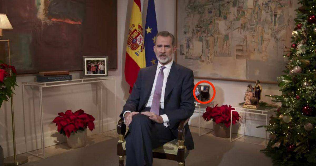 ¿Qué se ve en esta foto tras Felipe VI? La pregunta que todos se hacen