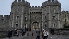  Armed Man Arrested On Windsor Castle Grounds As Queen Celebrates Christmas Inside