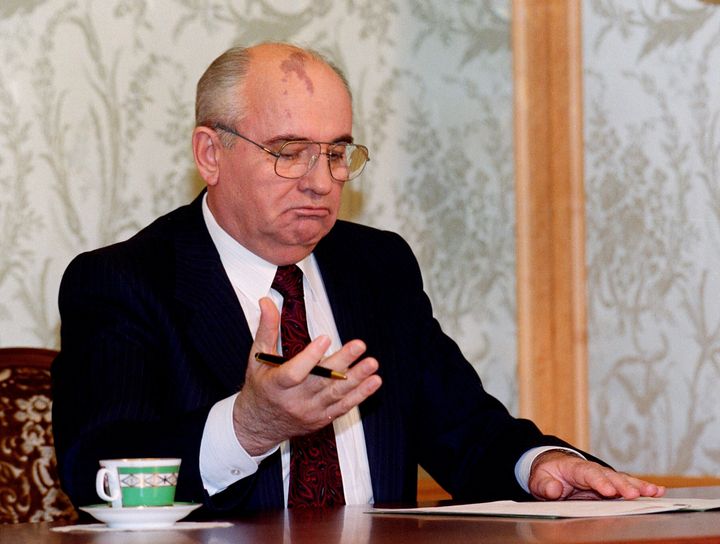 25 Δεκεμβρίου 1991 - Ο Γκορμπατσώφ υπογράφει την παραίτησή του 