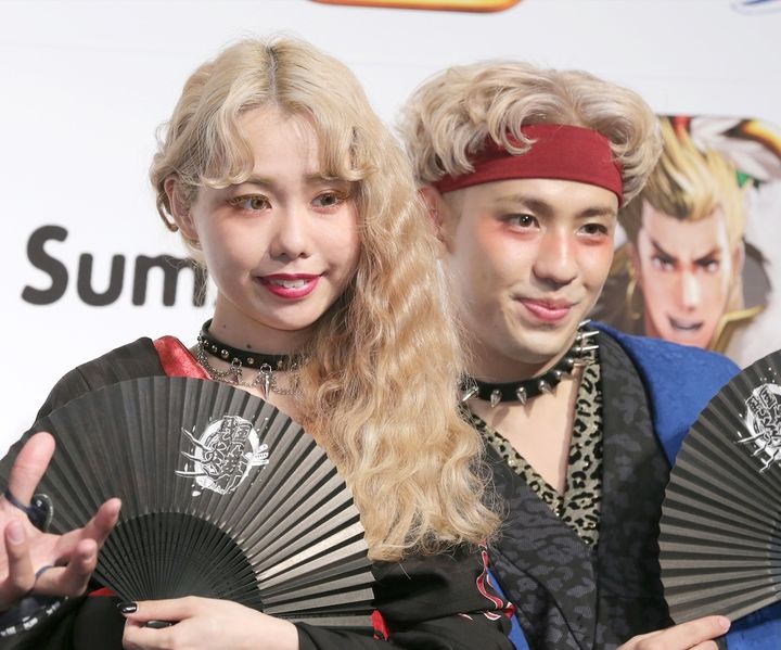 ぺこさん結婚5周年 絶妙な写真でりゅうちぇるさんに感謝 いつもたくさん笑わせてくれてありがとう ハフポスト News ぺこさん結婚5周年 絶妙な写真でりゅうちぇるさんに感謝 いつもたくさん笑わせてくれてありがとう ハフポスト News