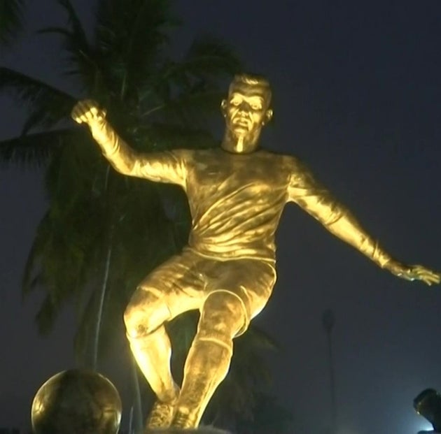 To χρυσό άγαλμα του Κριστιάνο Ρονάλντο στην