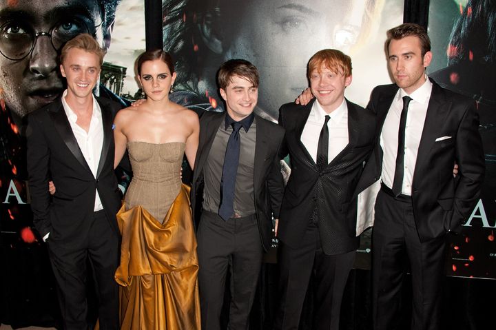 Desde la izquierda: Felton, Watson, Daniel Radcliffe, Rupert Grint y Matthew Lewis asisten al estreno de "Harry Potter y las Reliquias de la Muerte: Parte 2" en 2011.