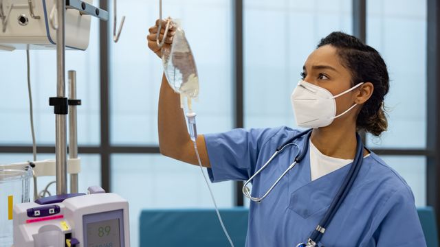 Nurses Denounce ‘Premature’ CDC Guidance On Halving COVID-19 Isolation Guidelines.jpg