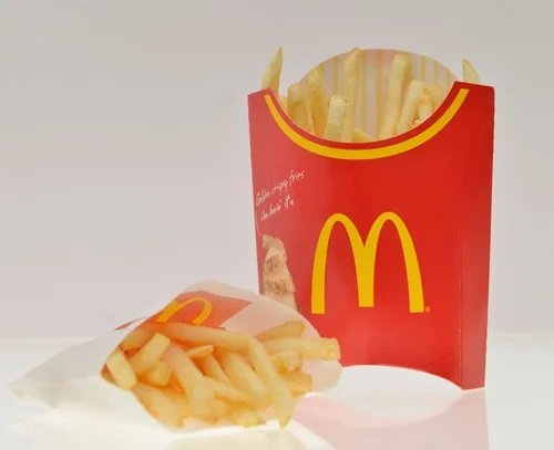 マクドナルド、M・Lサイズのポテトの販売を再開へ。航空便手配