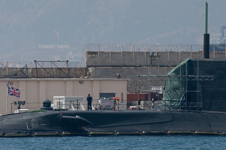 Imagen de archivo de 2016 que muestra a un submarino nuclear en el puerto de Gibraltar. 