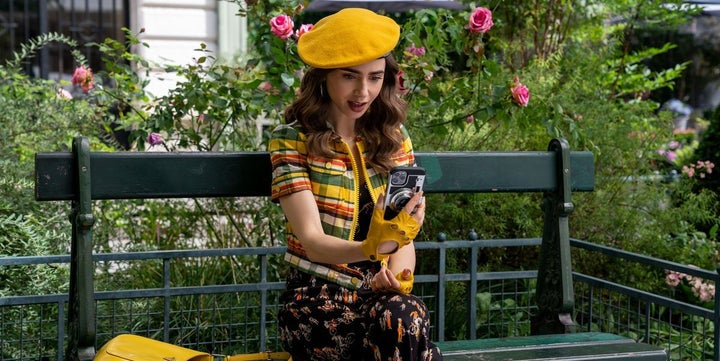Un fotograma de la segunda temporada de 'Emily in Paris'