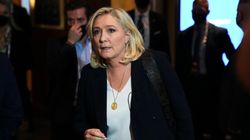 Marine Le Pen saisit le Conseil d'État après la polémique sur le drapeau de