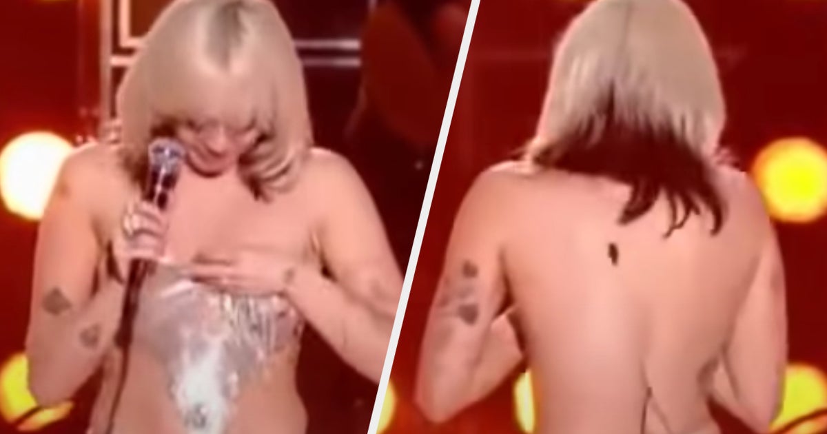 Miley Cyrus Suffers Major Wardrobe Malfunction When Her Top Falls Off During Live New Year's Eve Special | HuffPost UK Entertainment Miley Cyrus Suffers Major Wardrobe Malfunction When Her Top Falls Off During Live New Year's Eve Special | HuffPost UK Entertainment