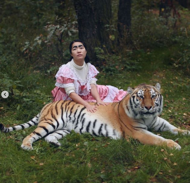 イモトアヤコさん 本物の虎との衝撃写真がまるで アラジン の世界 気が気じゃなかった ハフポスト