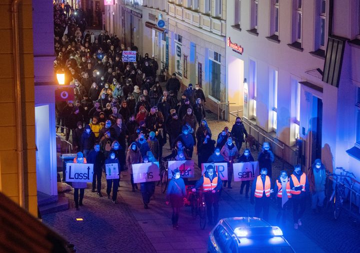 Διαδηλωτές κατά των μέτρων στην Γερμανία