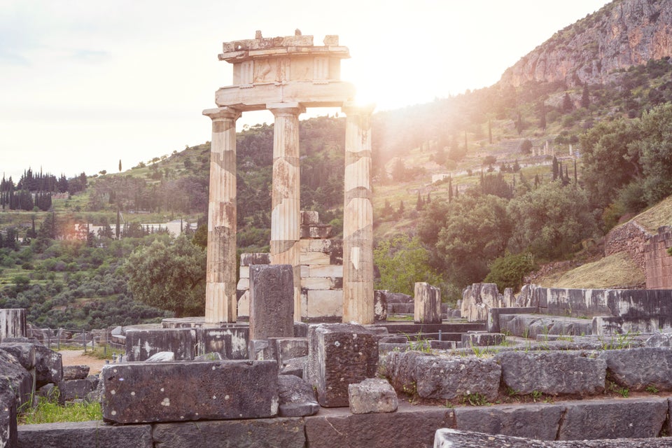 Τα μυστικά των Δελφών: Ο καθηγητής Μάικλ Σκοτ εξηγεί την αρχή, την ακμή και το τέλος του «Κέντρου του...