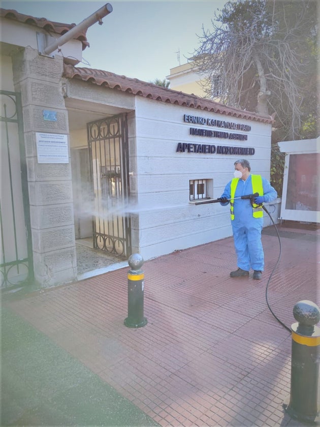 Από τις δράσεις απολύμανσης του Δήμου σε νοσοκομεία της Αθήνας