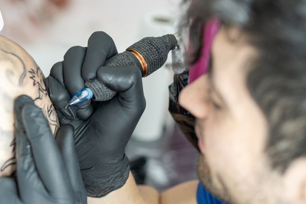 L'interdiction de certains pigments à partir du 4 janvier dans les encres de tatouage inquiète...