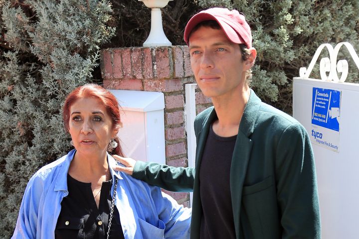 Camilo Blanes con su madre Lourdes Ornelas en 2019.