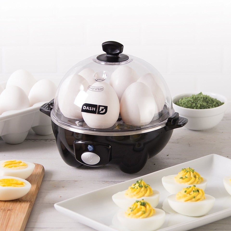 An electric egg cooker