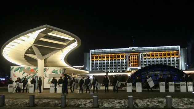 Καζακστάν: Διαδηλωτές κατέλαβαν το αεροδρόμιο του Αλμάτι - Νεκροί 8 αστυνομικοί και εκατοντάδες
