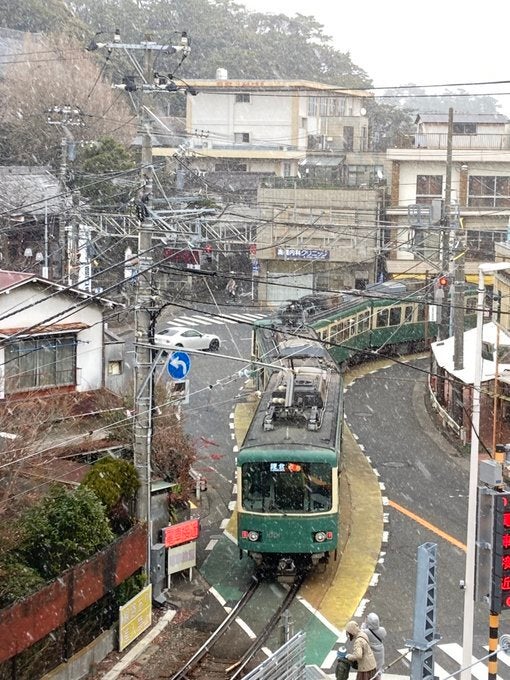 画像集 降りしきる雪の中の 江ノ電 ハフポスト News