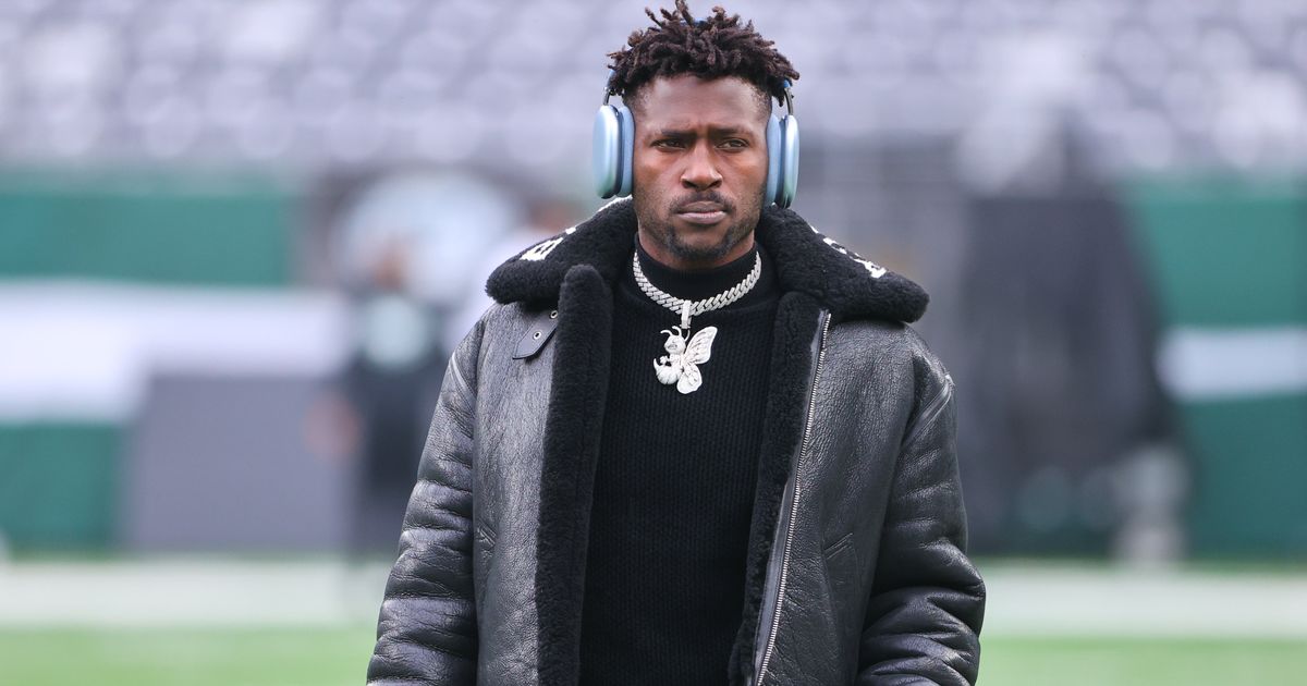 Antonio Brown Says He Was Forced To Play Injured By Bucs