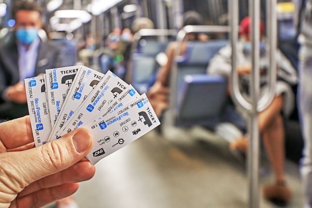 Les carnets de tickets de métro gagnent 6 mois de sursis avant de disparaître (photo