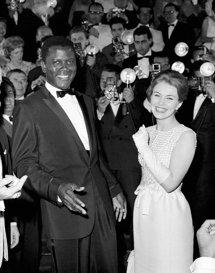 Με τη Τζιν Σίμπεργκ στις Κάννες, το 1961 (AP Photo, File)