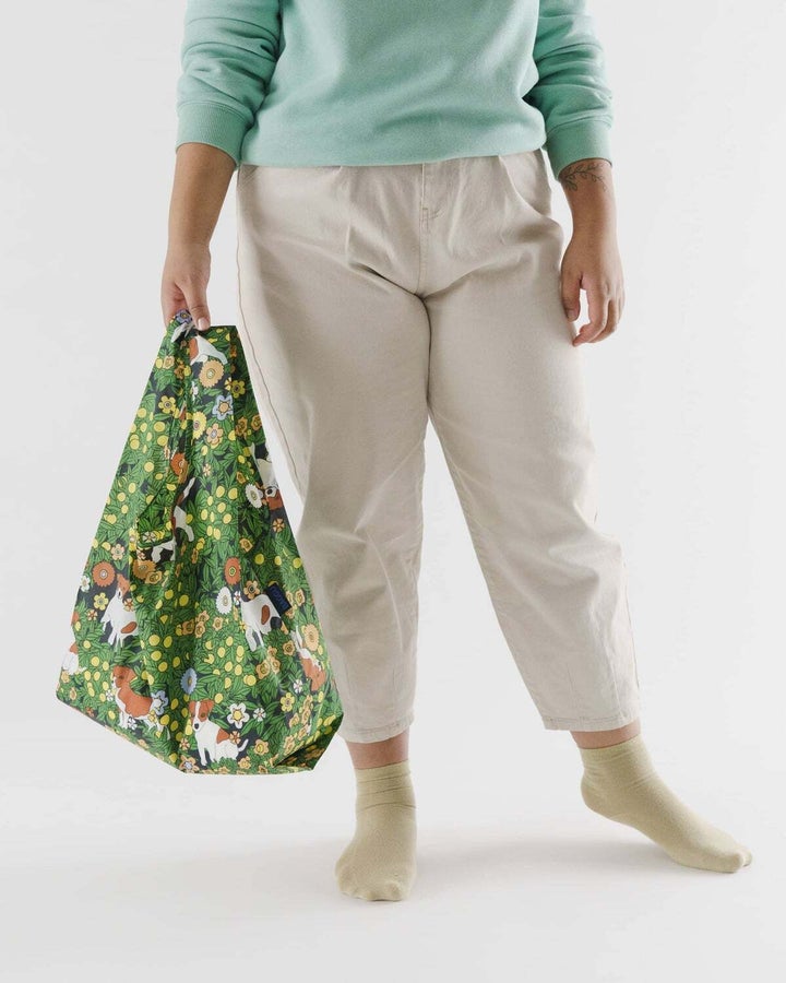 <a href="https://go.skimresources.com/?id=38395X987171&xs=1&xcust=baggubags-griffinwynne-010722-&url=https%3A%2F%2Fbaggu.com%2Fproducts%2Fstandard-baggu-chamomile-terrier" target="_blank" role="link" rel="sponsored" class=" js-entry-link cet-external-link" data-vars-item-name="Baggu shopping bag in Chamomile Terrier." data-vars-item-type="text" data-vars-unit-name="61d76e8de4b0bb04a6427d68" data-vars-unit-type="buzz_body" data-vars-target-content-id="https://go.skimresources.com/?id=38395X987171&xs=1&xcust=baggubags-griffinwynne-010722-&url=https%3A%2F%2Fbaggu.com%2Fproducts%2Fstandard-baggu-chamomile-terrier" data-vars-target-content-type="url" data-vars-type="web_external_link" data-vars-subunit-name="article_body" data-vars-subunit-type="component" data-vars-position-in-subunit="17">Baggu shopping bag in Chamomile Terrier.</a>