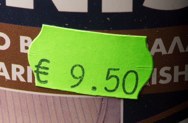 Οι τιμές των καυσίμων και συνολικά της ενέργειας επηρεάζουν άμεσα και τις τιμές σε σειρά αγαθών, ενώ οι καταναλωτές παρακολουθούν θορυβημένοι τις διεθνές εξελίξεις.
