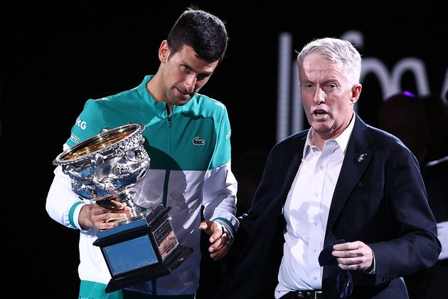 Novak Djokovic en pleine discussion avec Craig Tiley après la victoire du serbe lors de la denrnière...